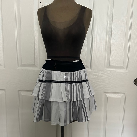 Lululemon athletic skort with black and white stripe details - Picture 2 of 3